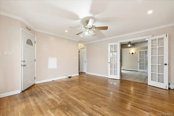 439 39th ST, Lindenhurst, NY 11757