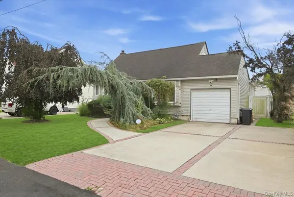 439 39th ST, Lindenhurst, NY 11757