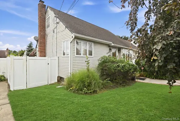 439 39th ST, Lindenhurst, NY 11757