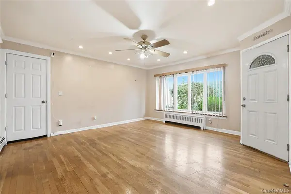 439 39th ST, Lindenhurst, NY 11757