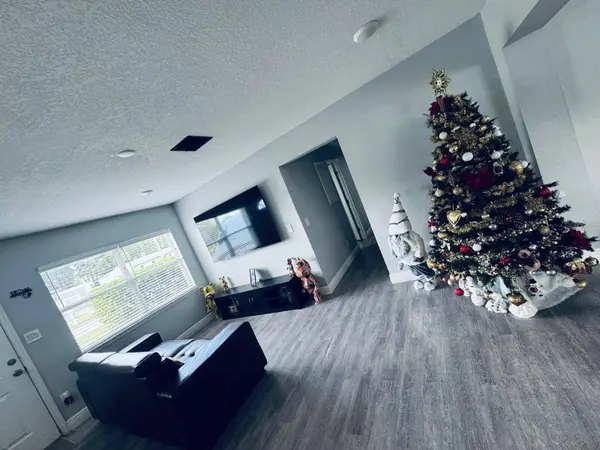 17 S SOLANDRA DR, Orlando, FL 32807