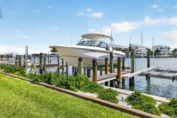 10071 GULF BLVD, Treasure Island, FL 33706