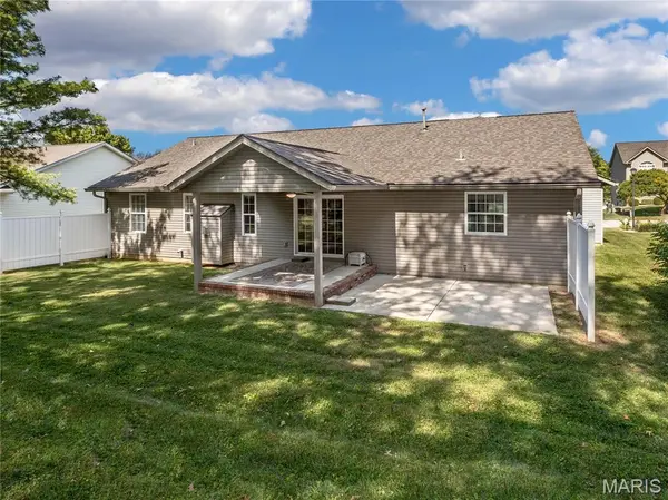 58 Oak Leaf DR, Maryville, IL 62062
