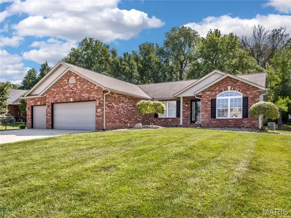 58 Oak Leaf DR, Maryville, IL 62062