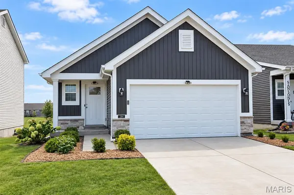 284 Crestfield CT, St Charles, MO 63301