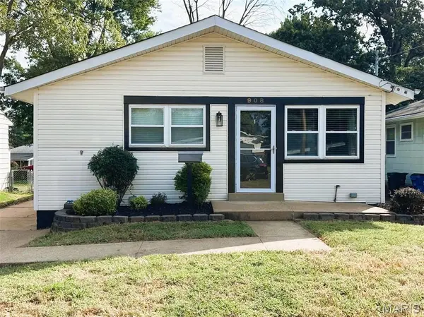 908 Des Peres DR, St Louis, MO 63131
