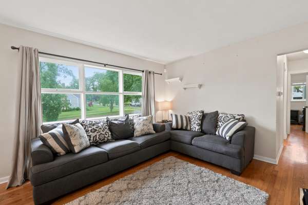 25 E Wilson AVE, Lombard, IL 60148