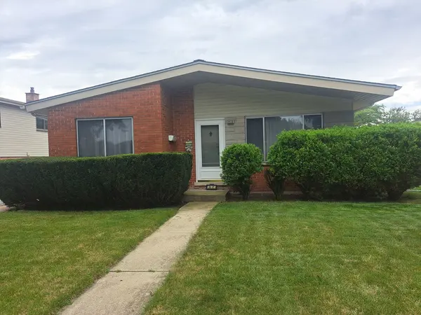 8441 W Madison DR, Niles, IL 60714