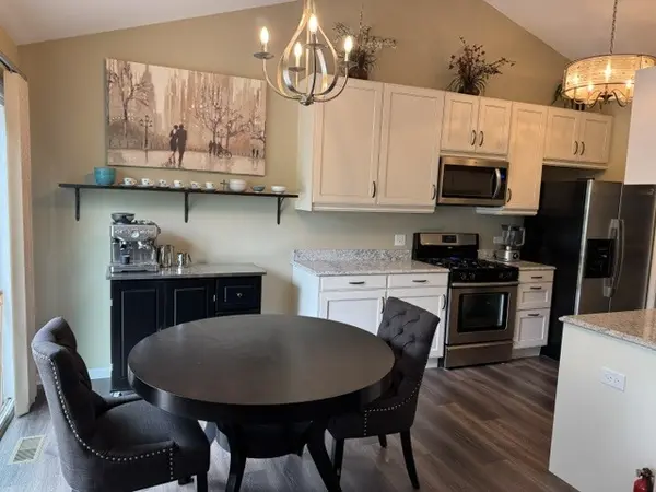 96 Bay View LN, Grayslake, IL 60030