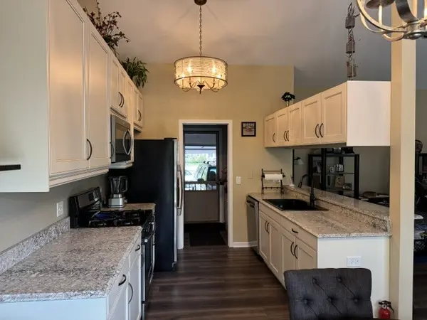 96 Bay View LN, Grayslake, IL 60030
