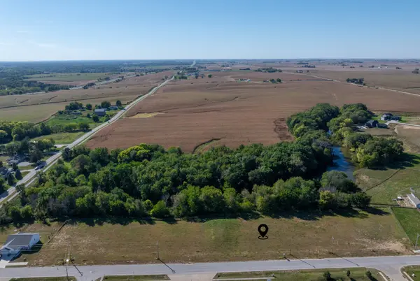 300 N 15TH ST, Leclaire, IA 52753