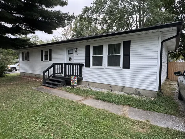 1214 E Grayson ST E, Benton, IL 62812