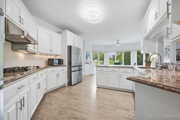 2775 Ginger Woods DR, Aurora, IL 60502