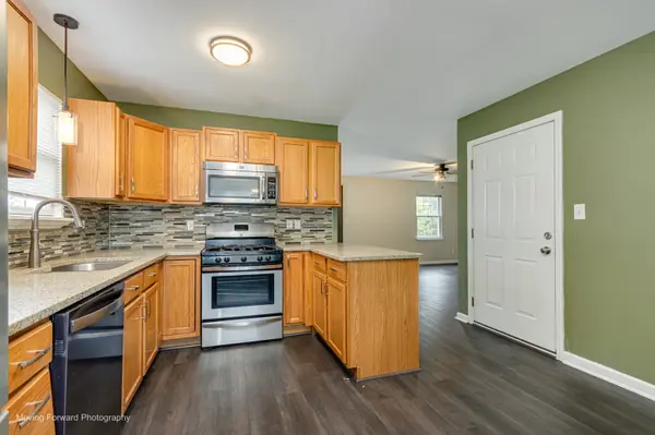 1562 Moluf ST, Dekalb, IL 60115