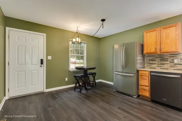 1562 Moluf ST, Dekalb, IL 60115