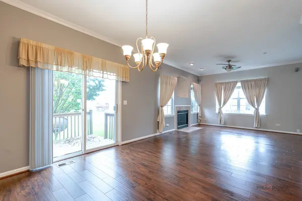 1880 Maureen DR #1880, Hoffman Estates, IL 60192