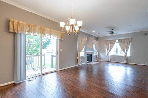 1880 Maureen DR #1880, Hoffman Estates, IL 60192