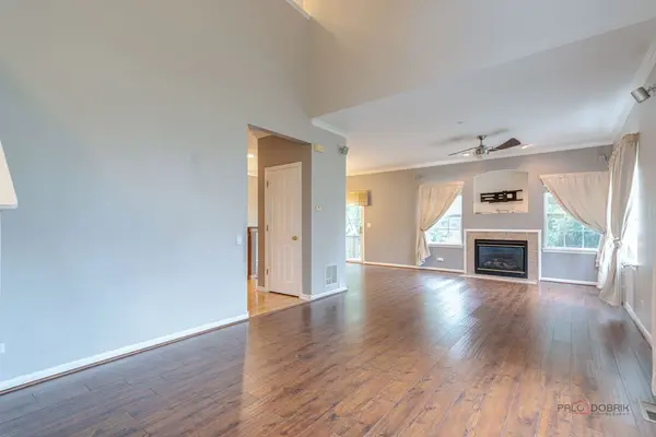 1880 Maureen DR #1880, Hoffman Estates, IL 60192
