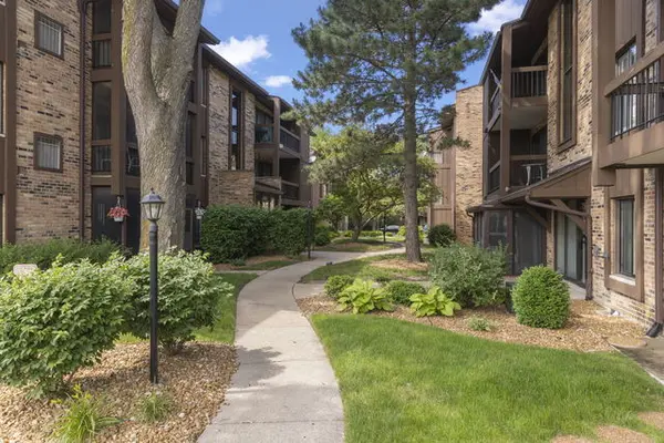 7505 175th ST #124, Tinley Park, IL 60477
