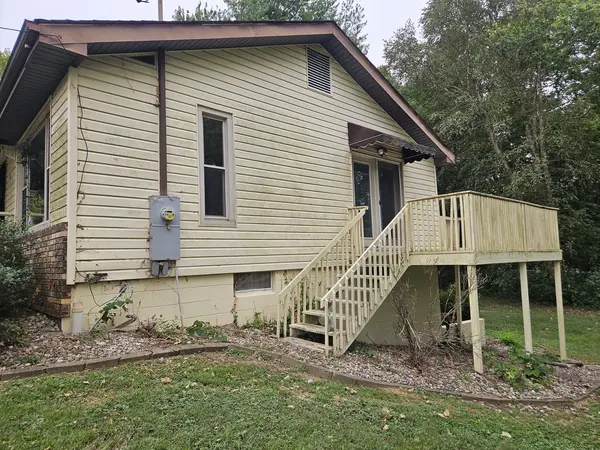 926 E Webster ST, Benton, IL 62812