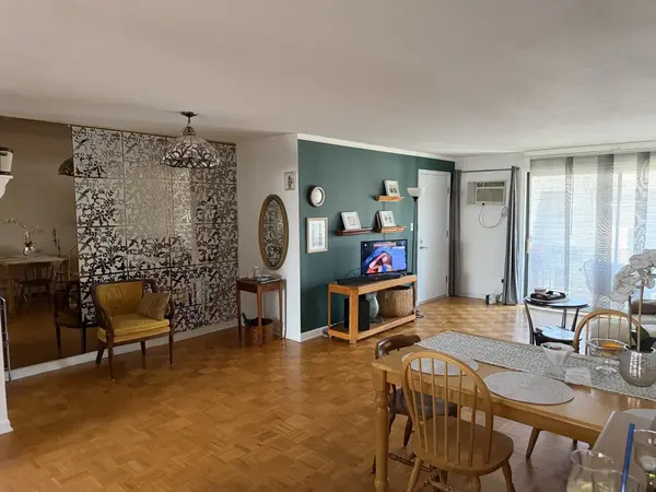 5321 N Delphia AVE #322, Chicago, IL 60656