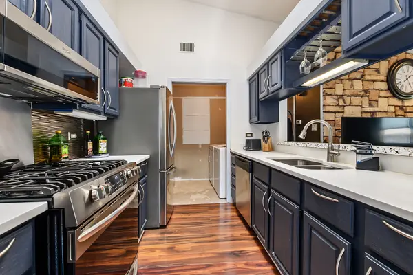 14475 S Ravinia AVE #9, Orland Park, IL 60462