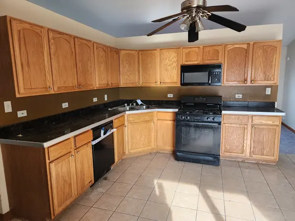 627 Clover LN, University Park, IL 60484