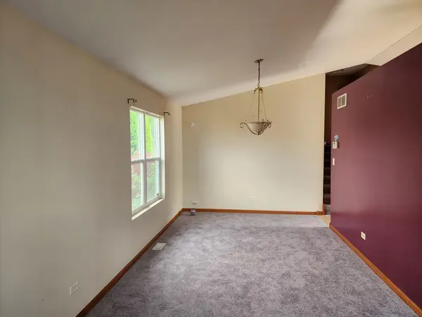 627 Clover LN, University Park, IL 60484