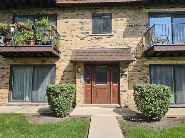 9709 Bianco TER #E, Des Plaines, IL 60016