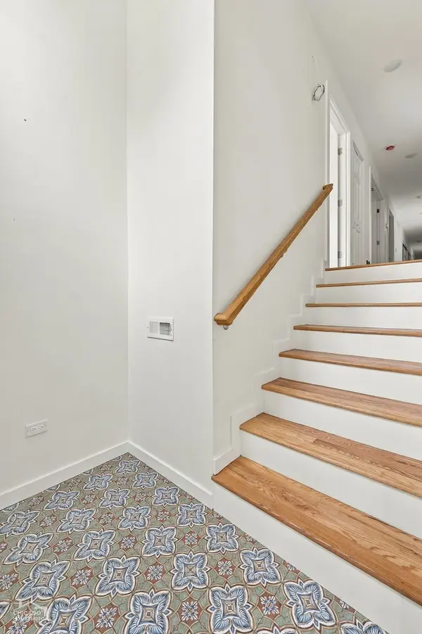 1118 W 19th ST, Chicago, IL 60608