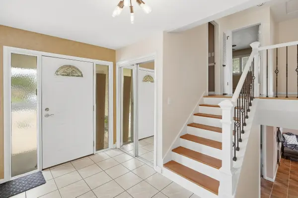526 Cedar CT, Munster, IN 46321