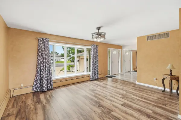 526 Cedar CT, Munster, IN 46321