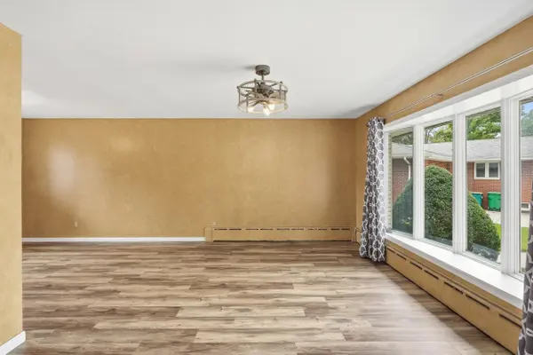 526 Cedar CT, Munster, IN 46321