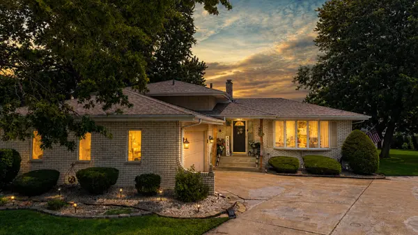 526 Cedar CT, Munster, IN 46321