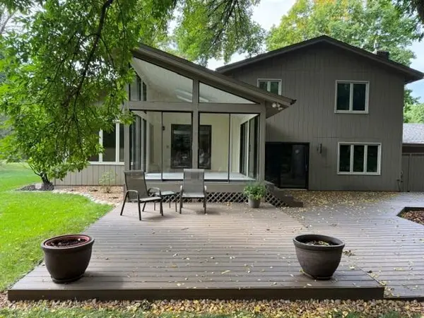 6015 Stoneybrook DR, Minnetonka, MN 55345