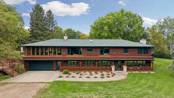 713 Terrier LN #A, Somerset, WI 54025