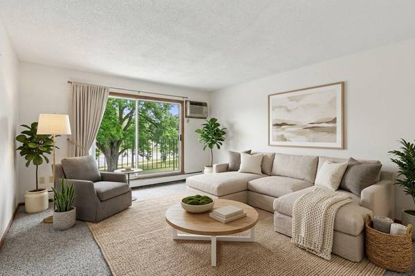 8935 Old Cedar AVE S #214, Bloomington, MN 55425