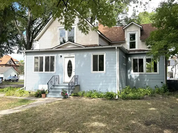1021 4th AVE S, Fargo, ND 58103