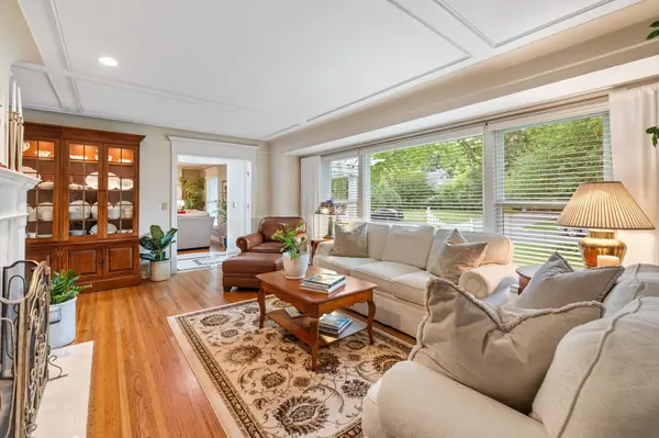 5212 Richwood DR, Edina, MN 55436