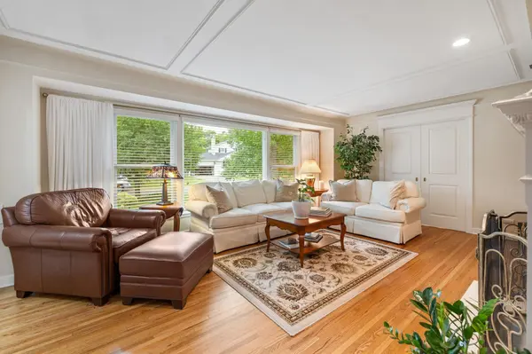 5212 Richwood DR, Edina, MN 55436