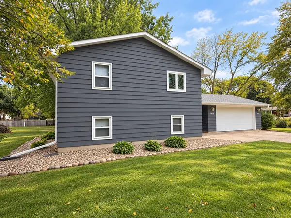 1632 6th AVE N, Windom, MN 56101