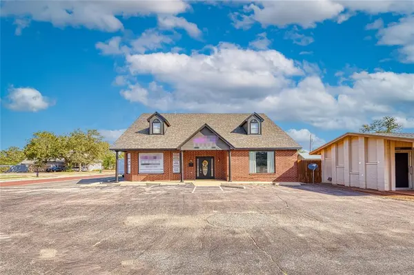 621 W 3rd ST, Elk City, OK 73644