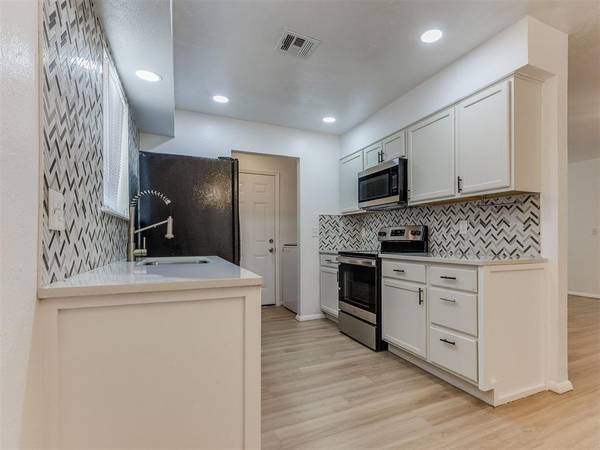 405 Woodland DR, Midwest City, OK 73130