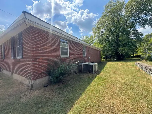 3923 Pheasant Dr, Nashville, TN 37218