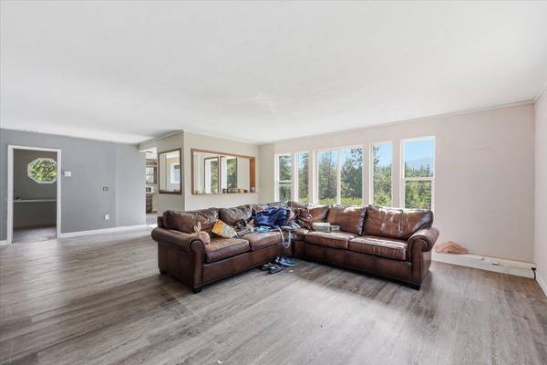 8531 Fertile Valley Rd, Newport, WA 99156