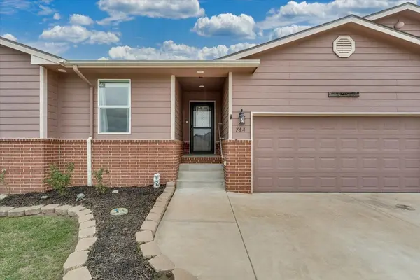 744 N Wakefield, Valley Center, KS 67147