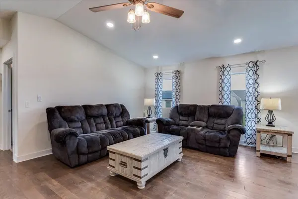 744 N Wakefield, Valley Center, KS 67147