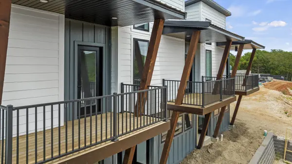 9 Koa DR #20, Reeds Spring, MO 65737