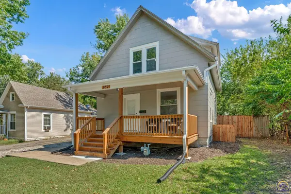 932 SW MacVicar AVE, Topeka, KS 66606