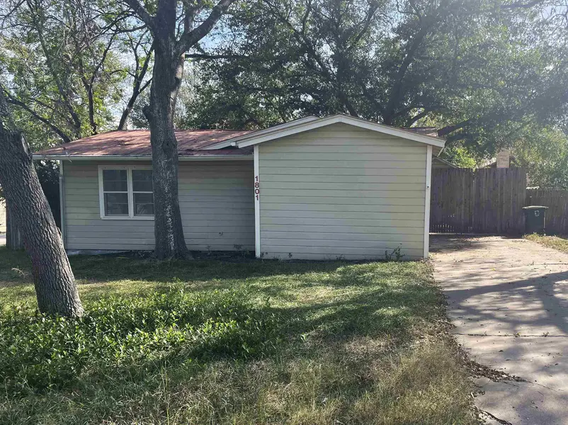 1801 W Commerce ST, San Saba, TX 76877